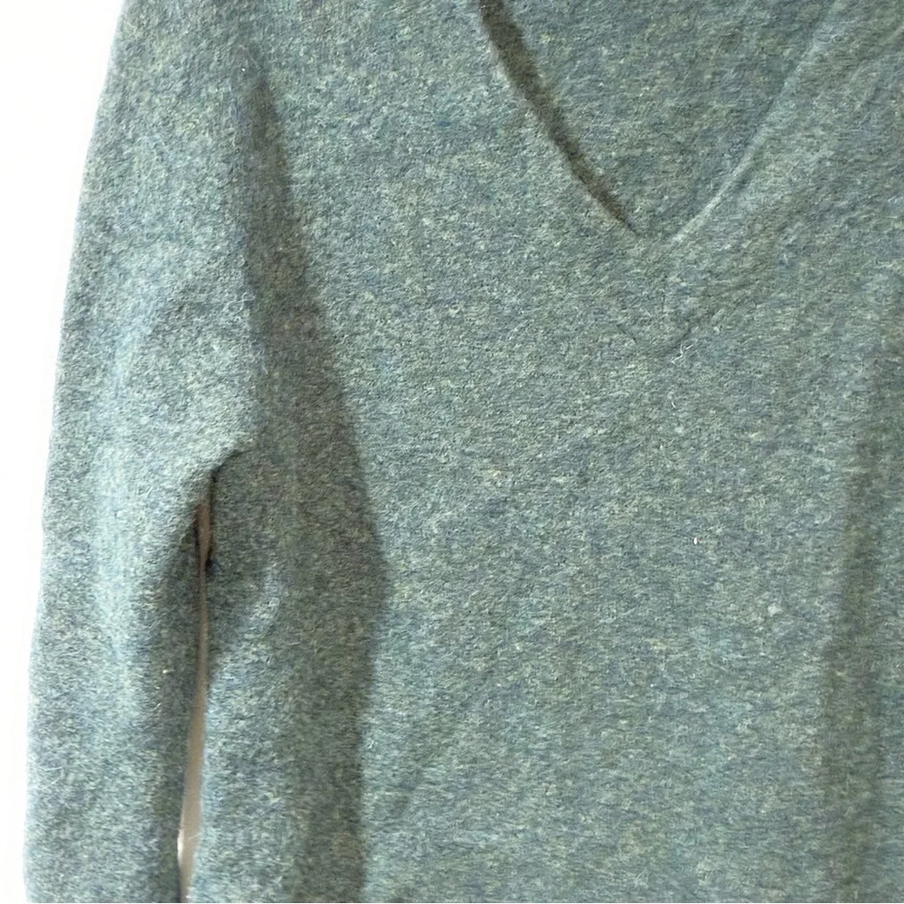 Vince‎ Side Split V Neck Wool Blend Sweater Terrarium Green Size Medium